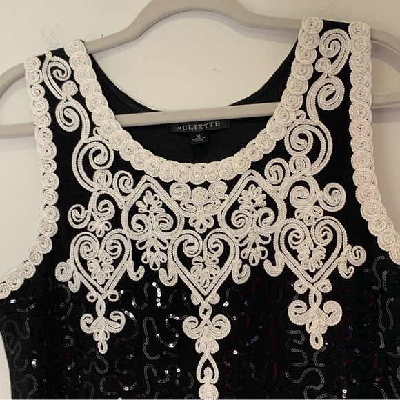 Juliette black and white embroidered sequined dressy tank top. Size M - Picture 4 of 9